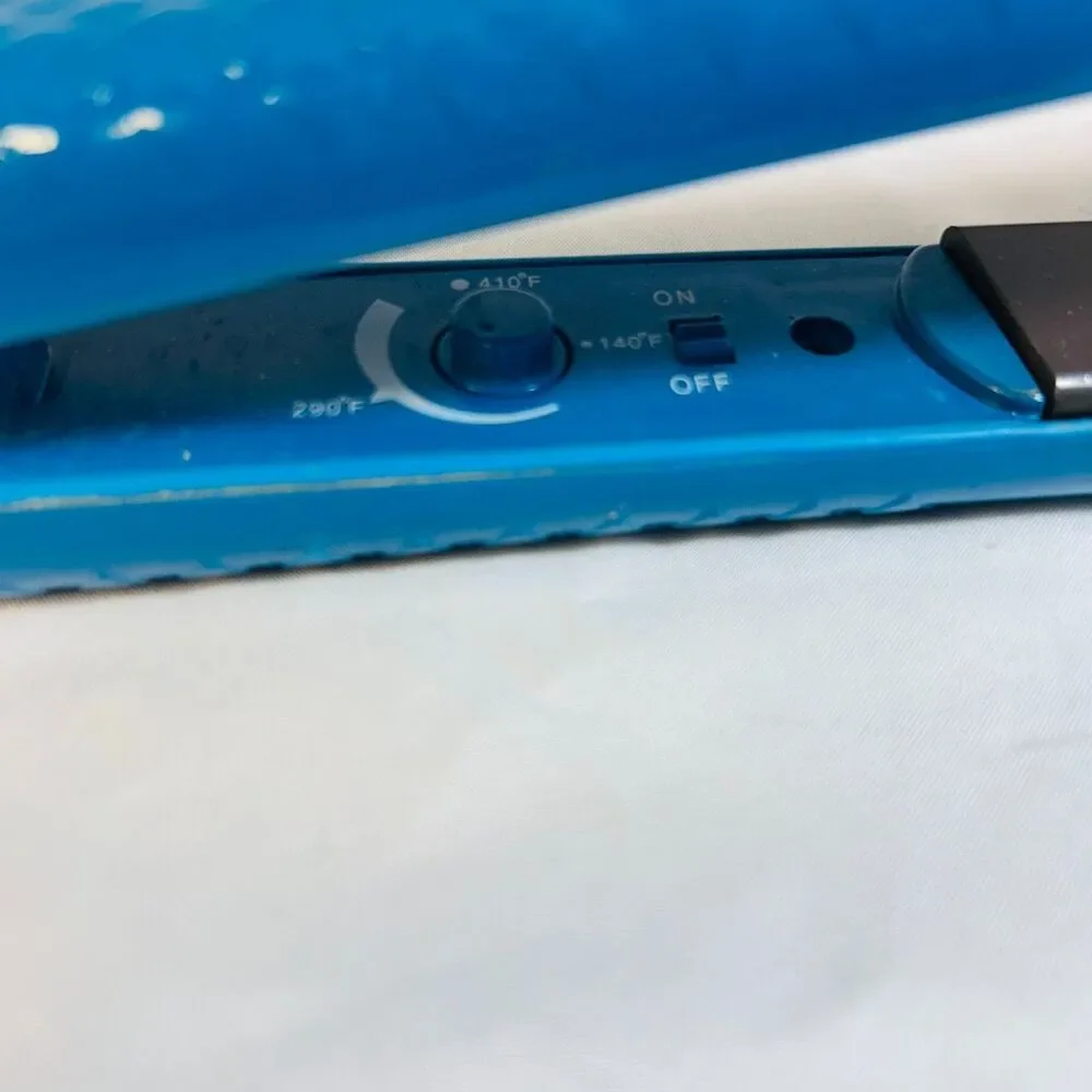 #8317 NUME TURQUOISE BLUE FLAT HAIR IRON